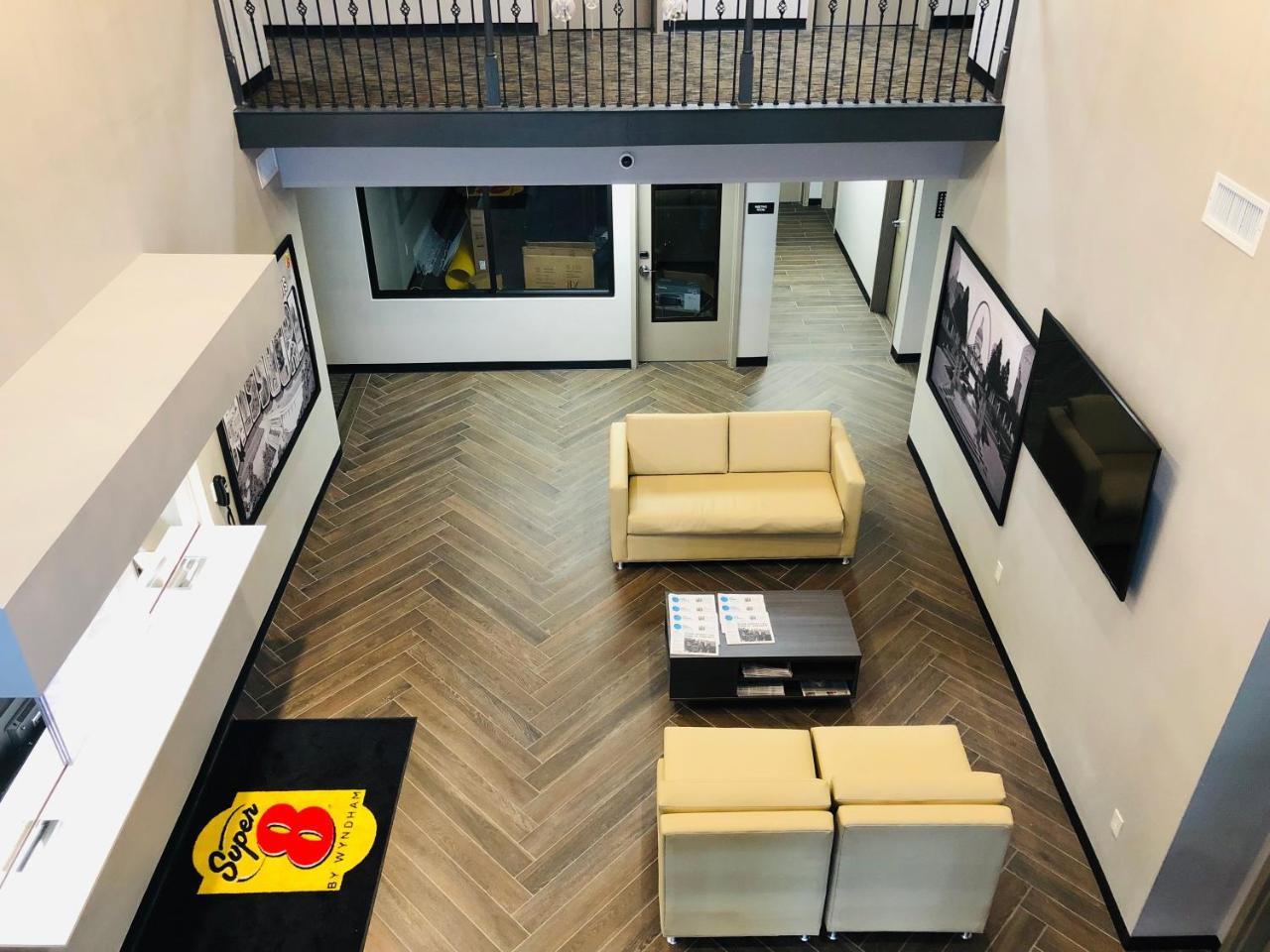 Super 8 By Wyndham St. Louis North Ξενοδοχείο Εξωτερικό φωτογραφία