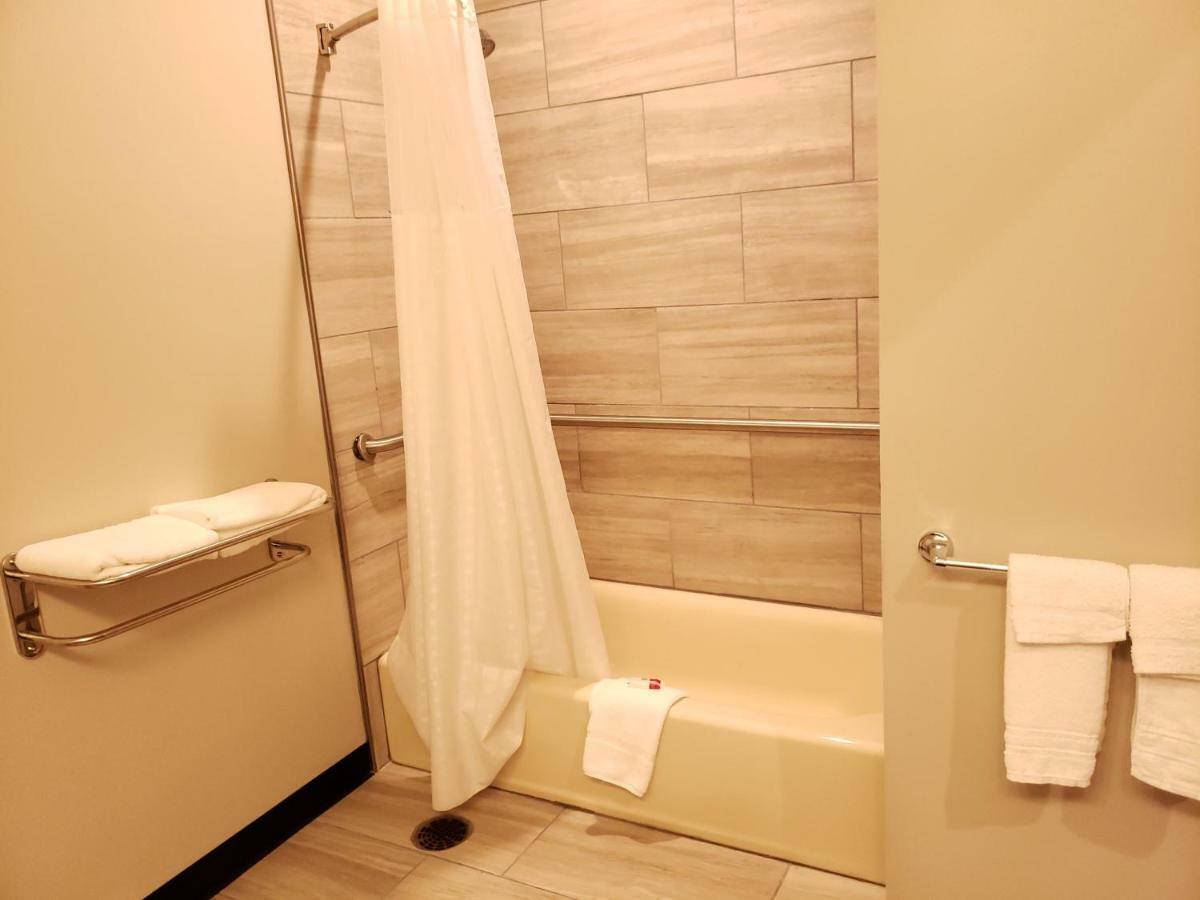 Super 8 By Wyndham St. Louis North Ξενοδοχείο Εξωτερικό φωτογραφία